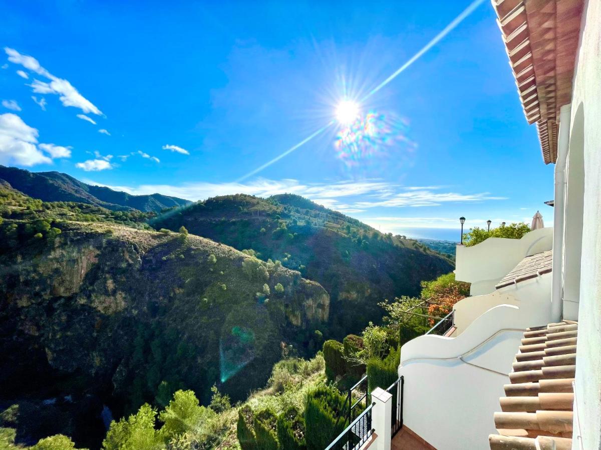 Apartamentos Axarquia , Frigiliana, Terraza Privada Con Vistas A La Montana Rio Y Al Mar Ngoại thất bức ảnh