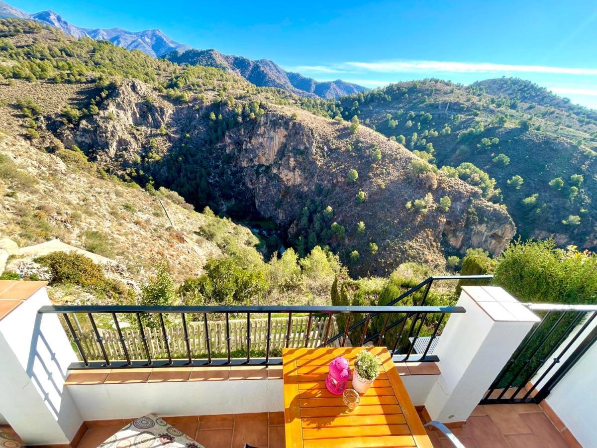 Apartamentos Axarquia , Frigiliana, Terraza Privada Con Vistas A La Montana Rio Y Al Mar Ngoại thất bức ảnh