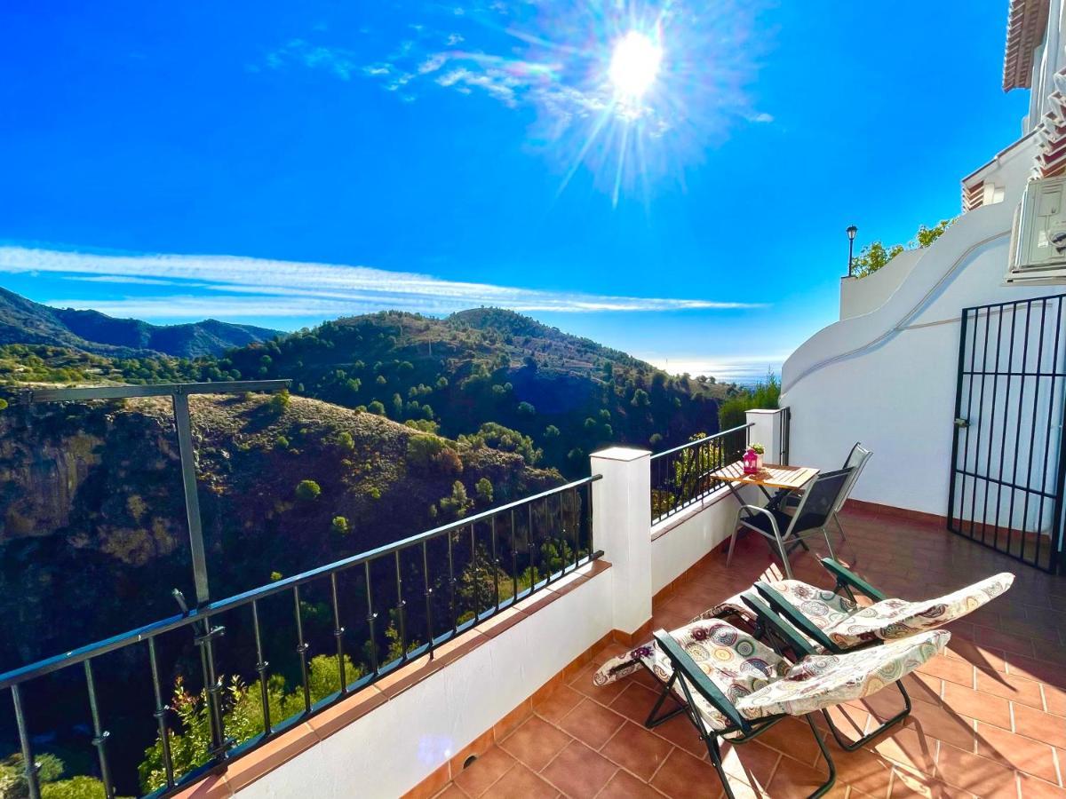 Apartamentos Axarquia , Frigiliana, Terraza Privada Con Vistas A La Montana Rio Y Al Mar Ngoại thất bức ảnh