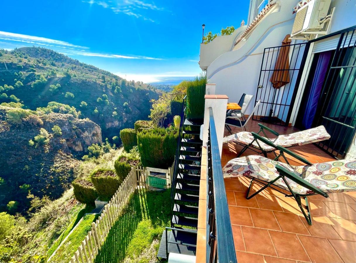 Apartamentos Axarquia , Frigiliana, Terraza Privada Con Vistas A La Montana Rio Y Al Mar Ngoại thất bức ảnh