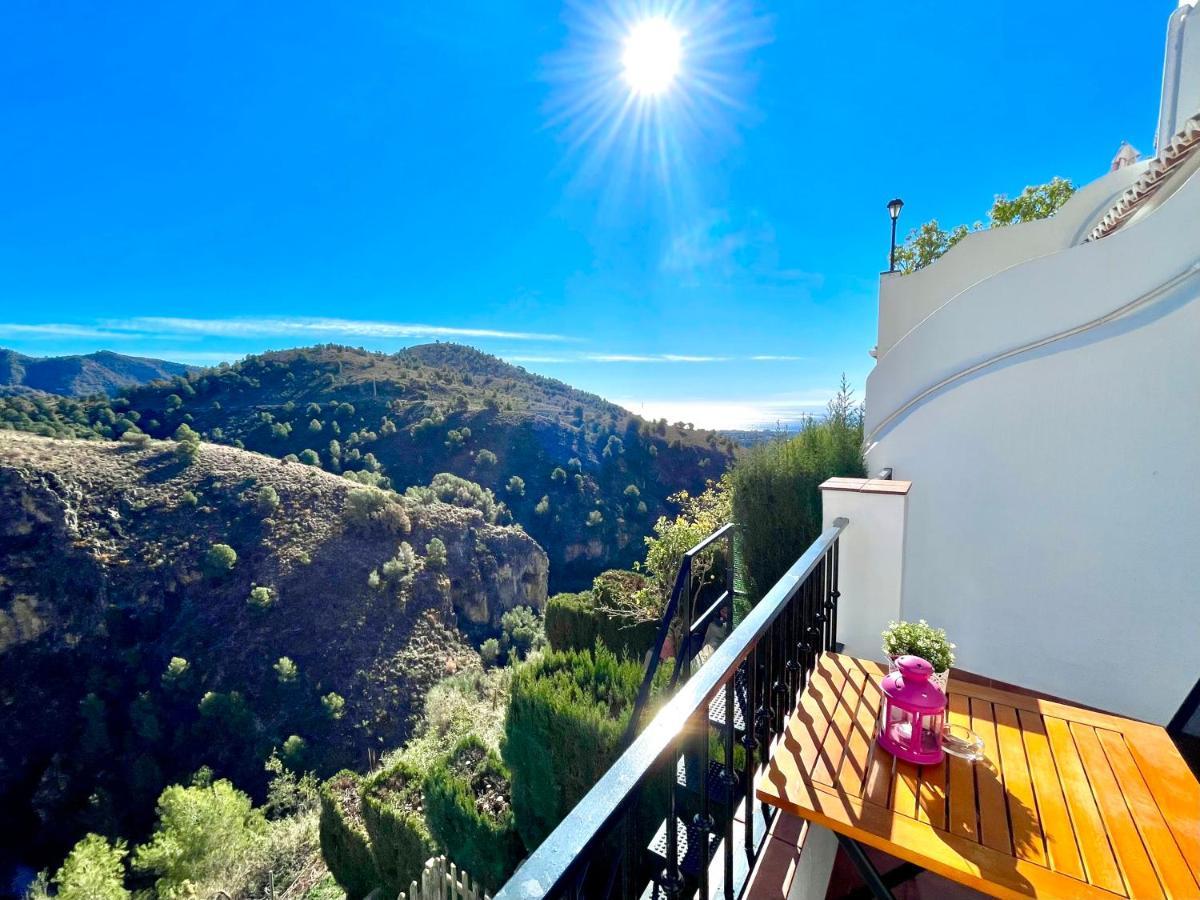 Apartamentos Axarquia , Frigiliana, Terraza Privada Con Vistas A La Montana Rio Y Al Mar Ngoại thất bức ảnh