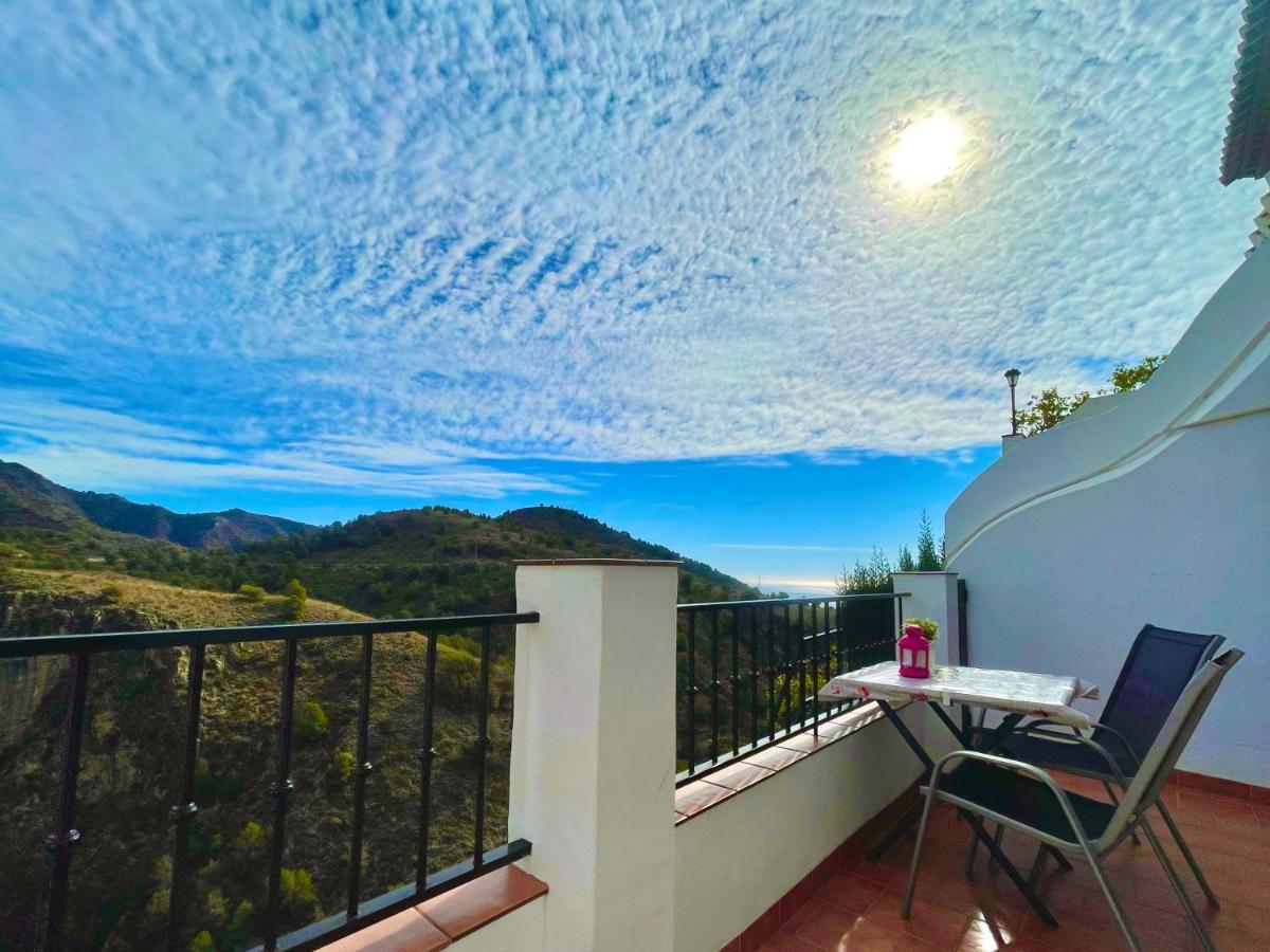 Apartamentos Axarquia , Frigiliana, Terraza Privada Con Vistas A La Montana Rio Y Al Mar Ngoại thất bức ảnh