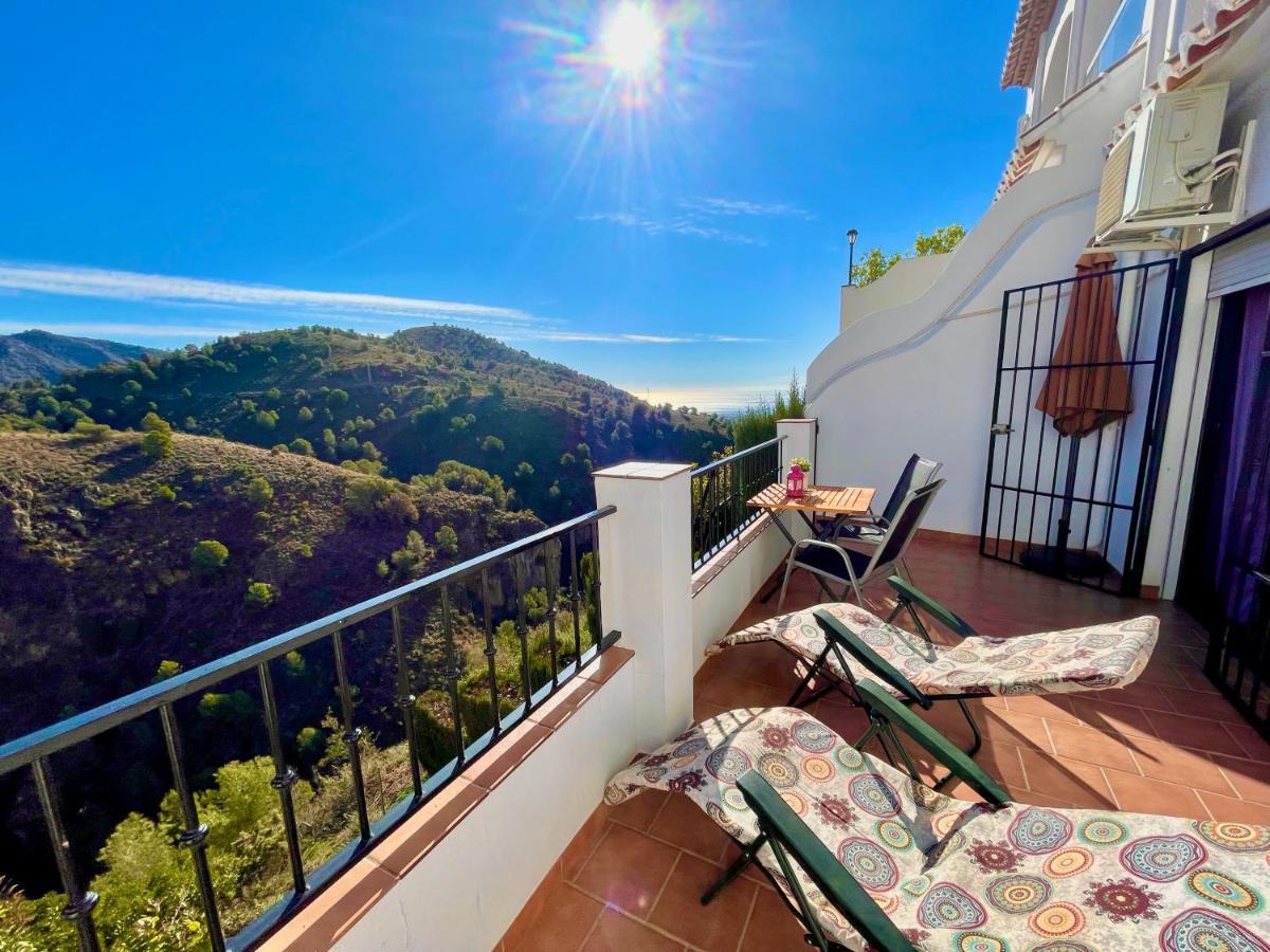 Apartamentos Axarquia , Frigiliana, Terraza Privada Con Vistas A La Montana Rio Y Al Mar Ngoại thất bức ảnh