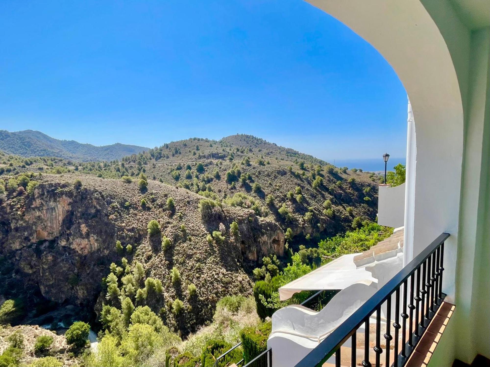 Apartamentos Axarquia , Frigiliana, Terraza Privada Con Vistas A La Montana Rio Y Al Mar Ngoại thất bức ảnh