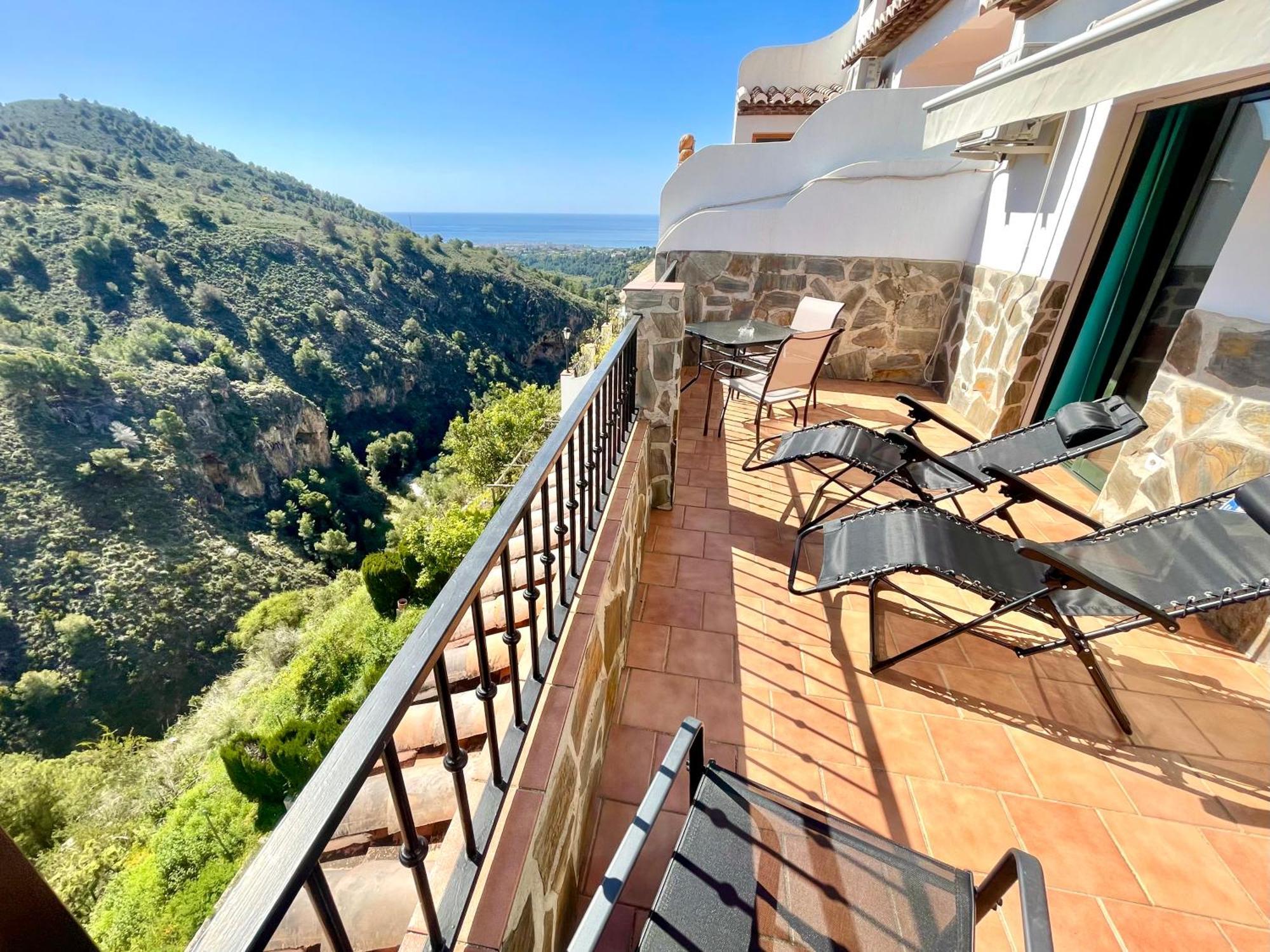 Apartamentos Axarquia , Frigiliana, Terraza Privada Con Vistas A La Montana Rio Y Al Mar Ngoại thất bức ảnh