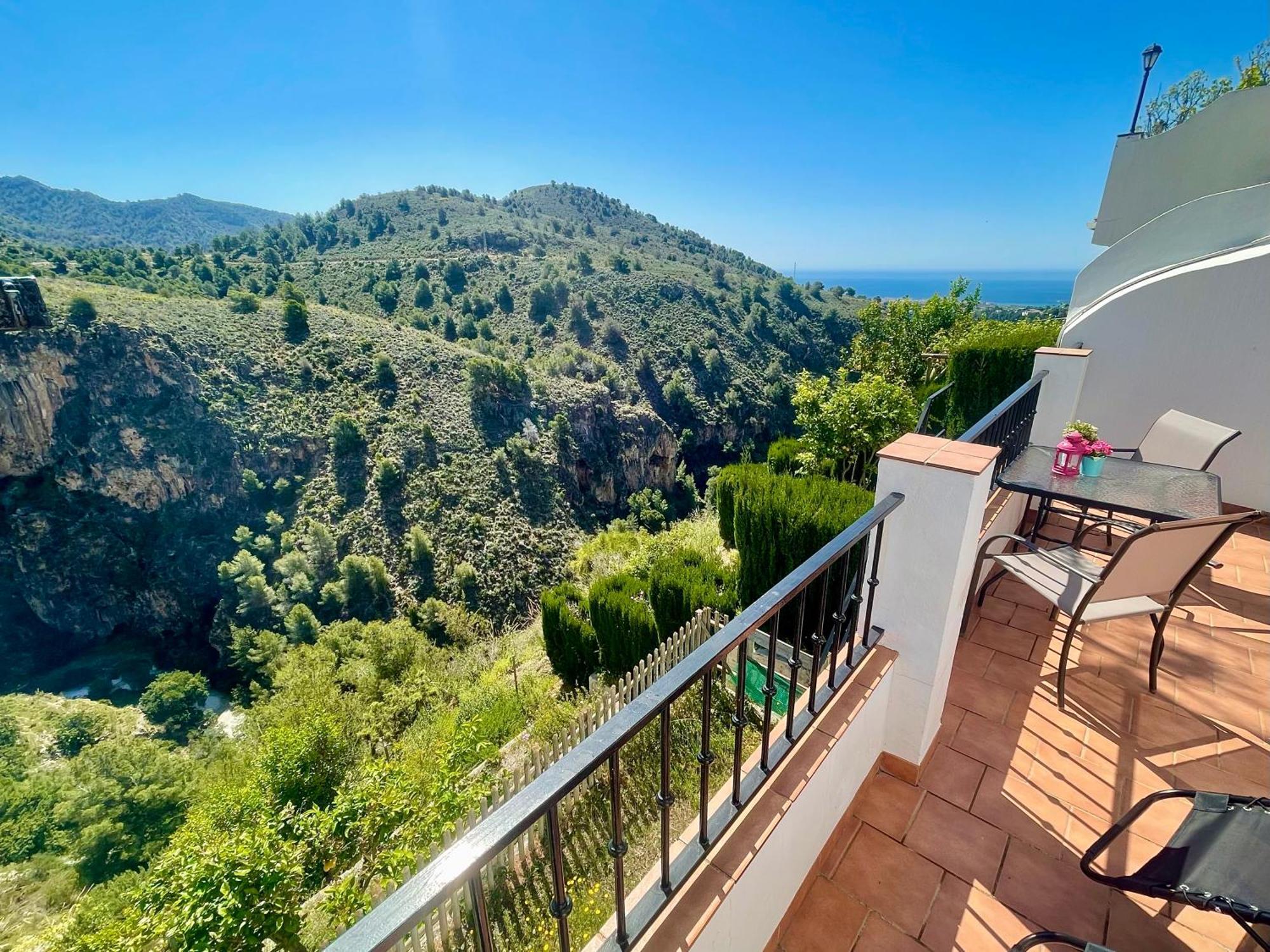 Apartamentos Axarquia , Frigiliana, Terraza Privada Con Vistas A La Montana Rio Y Al Mar Ngoại thất bức ảnh