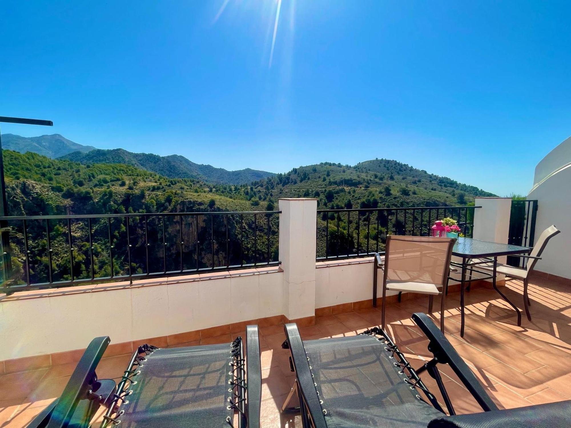 Apartamentos Axarquia , Frigiliana, Terraza Privada Con Vistas A La Montana Rio Y Al Mar Ngoại thất bức ảnh