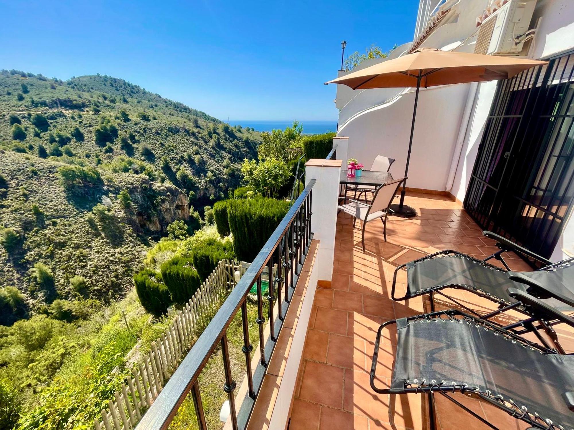 Apartamentos Axarquia , Frigiliana, Terraza Privada Con Vistas A La Montana Rio Y Al Mar Ngoại thất bức ảnh